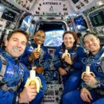 Comen plátano en el espacio astronautas de la misión Artemis II