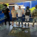 Detienen a dos hombres en LC con arma larga y cortas