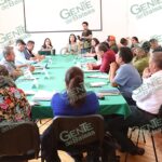 Eréndira Isauro y Conrado Paz, de la Comisión de Derechos Indígenas y Afroamexicanos, se reúnen con integrantes de comunidades del estado