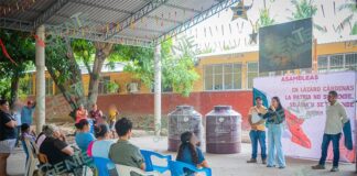 Rosalinda Savala Díaz entrega tinacos gratuitos a familias de la comunidad de Chuta