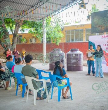 Rosalinda Savala Díaz entrega tinacos gratuitos a familias de la comunidad de Chuta
