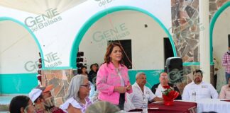 Productores de Nochebuena y Fabiola Alanís unen esfuerzos para fortalecer esta cadena productiva en Michoacán
