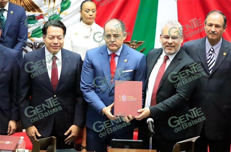 Recibe Congreso del Estado el Quinto Informe de Gobierno del Titular del Ejecutivo