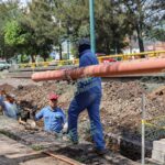 Ooapas realiza trabajos de desagüe para controlar escurrimiento y evitar filtraciones en vialidad